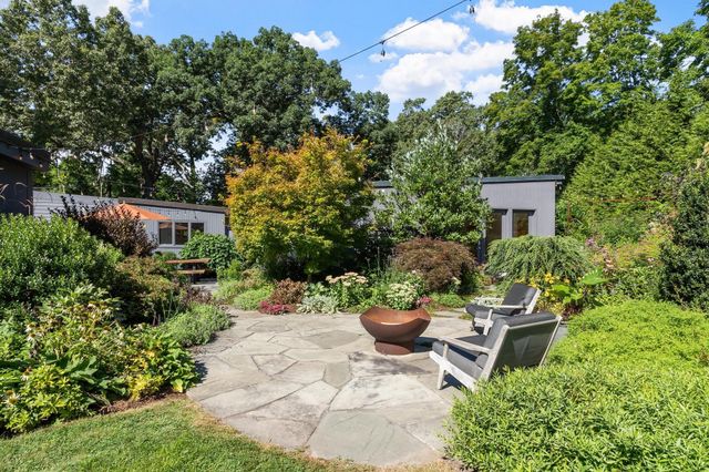 240 Concord Rd, Lincoln, MA 01773