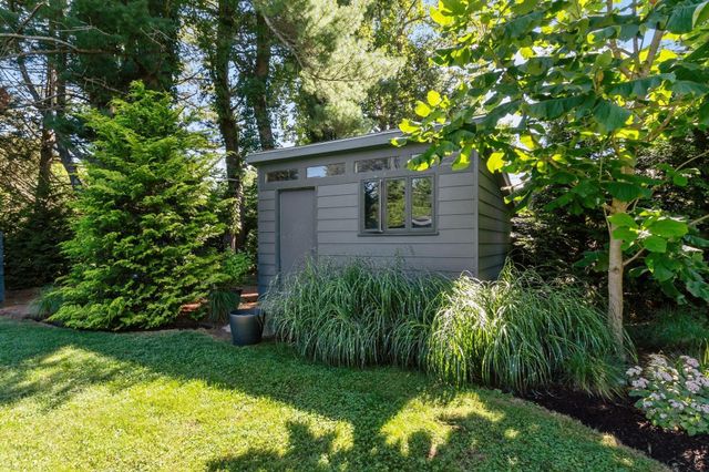 240 Concord Rd, Lincoln, MA 01773