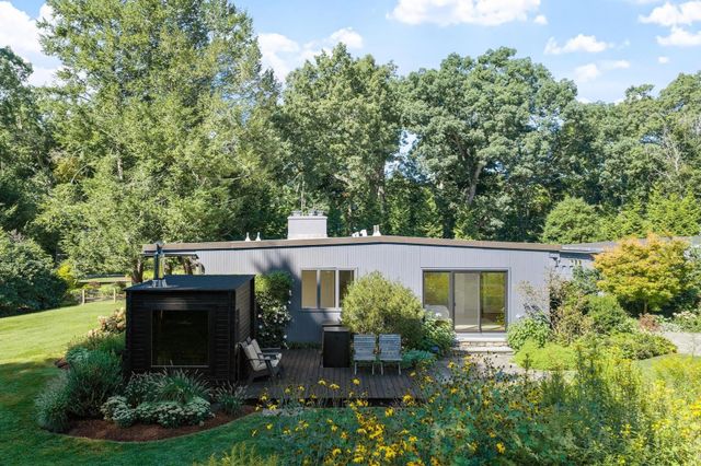 240 Concord Rd, Lincoln, MA 01773