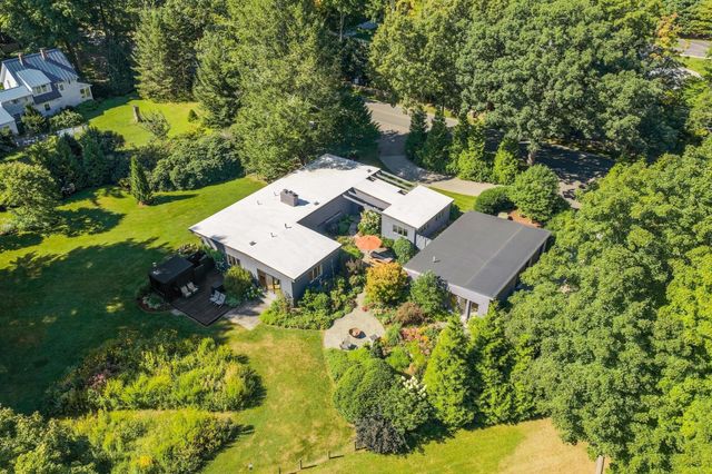 240 Concord Rd, Lincoln, MA 01773