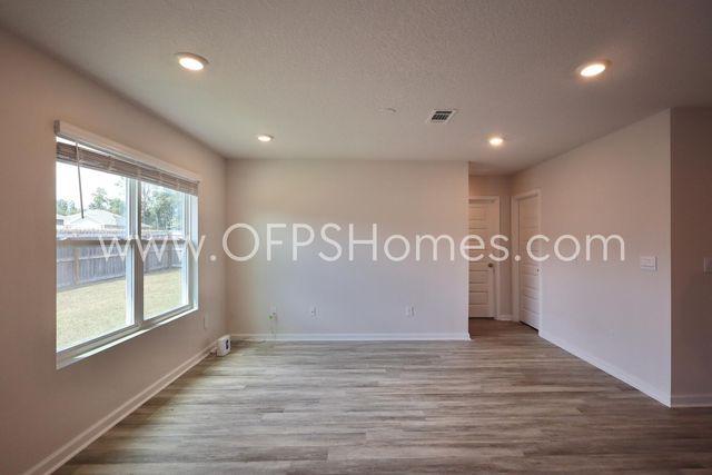 3125 Van Day Way, Crestview, FL 32539