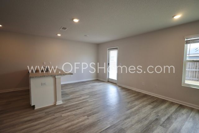 3125 Van Day Way, Crestview, FL 32539