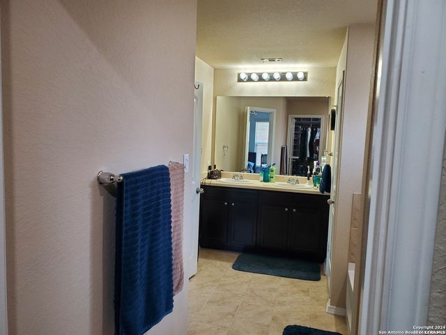 713 Brown Thrasher, San Antonio, TX 78253