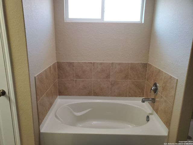 713 Brown Thrasher, San Antonio, TX 78253