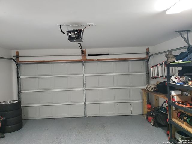 713 Brown Thrasher, San Antonio, TX 78253