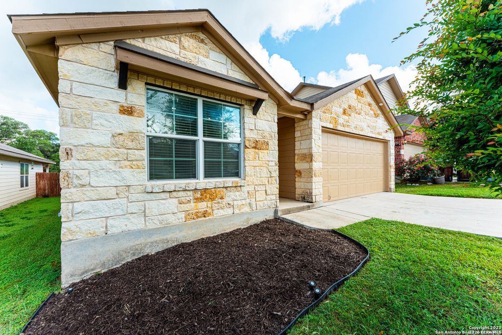 713 Brown Thrasher, San Antonio, TX 78253