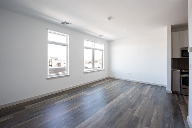 180 Telford St 605, Boston, MA 02135