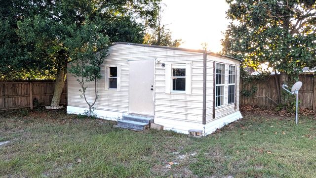12 W Casa Loma Drive, Mary Esther, FL 32569
