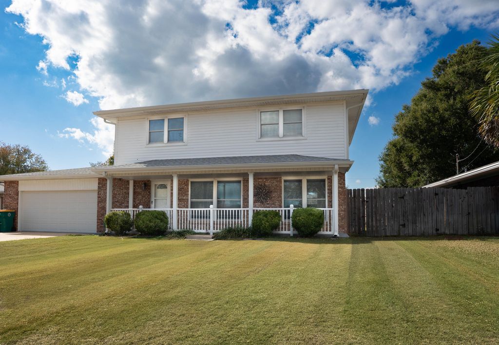 12 W Casa Loma Drive, Mary Esther, FL 32569