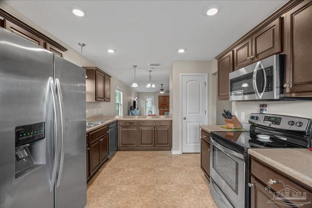 5797 Corkscrew Ct, Pace, FL 32571