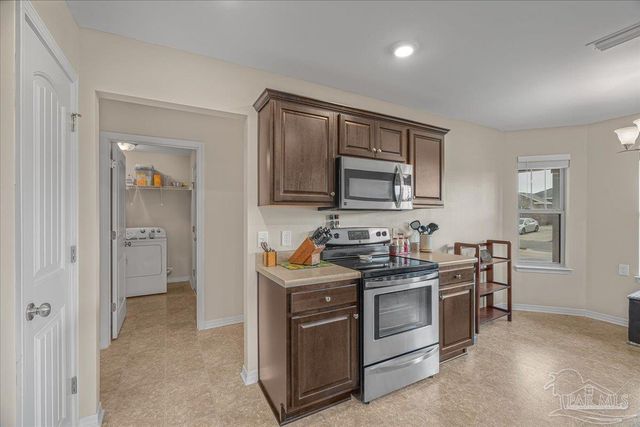 5797 Corkscrew Ct, Pace, FL 32571