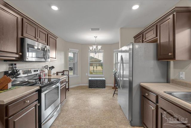 5797 Corkscrew Ct, Pace, FL 32571