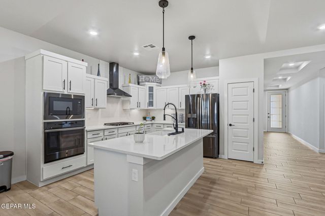 7413 White Cedar Place, Canutillo, TX 79835