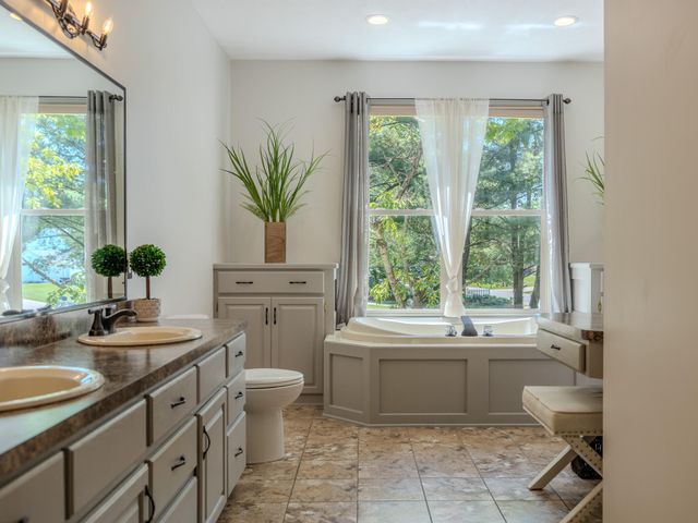 8484 24th Avenue, Jenison, MI 49428