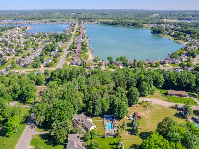 8484 24th Avenue, Jenison, MI 49428