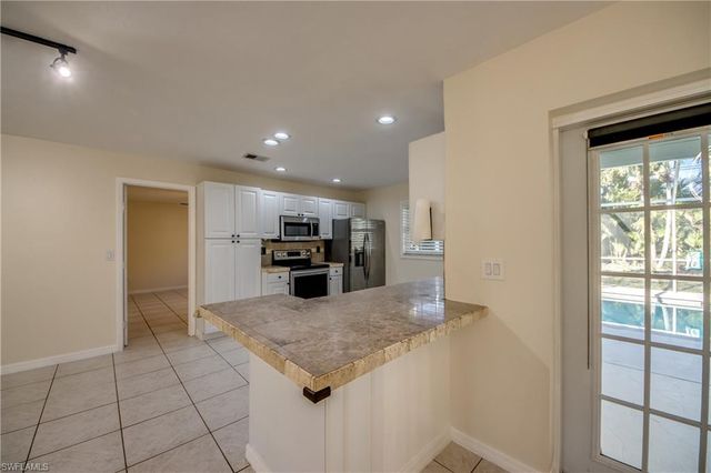 110 SE 13th PL, Cape Coral, FL 33990