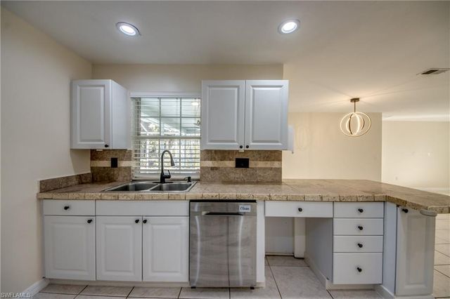 110 SE 13th PL, Cape Coral, FL 33990