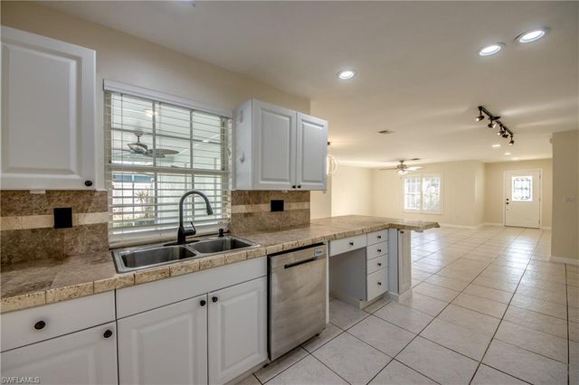 110 SE 13th PL, Cape Coral, FL 33990