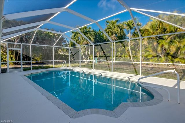 110 SE 13th PL, Cape Coral, FL 33990