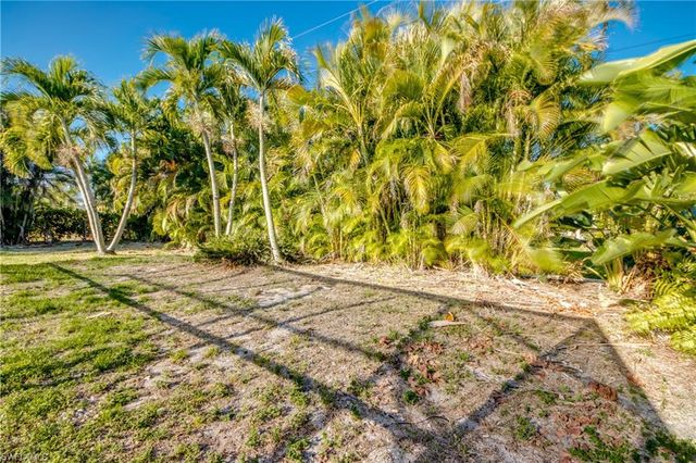 110 SE 13th PL, Cape Coral, FL 33990