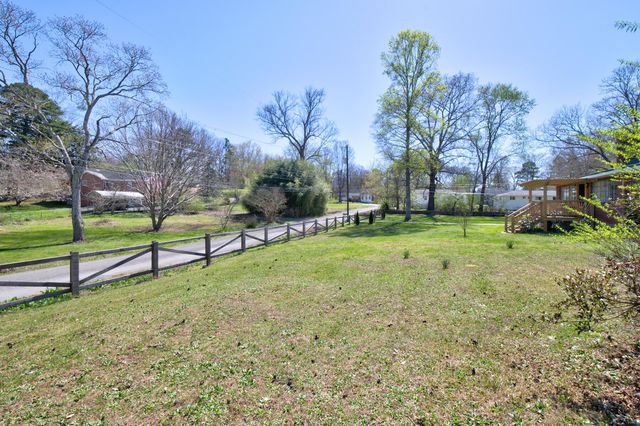 809 N Oakwood Street, Rossville, GA 30741