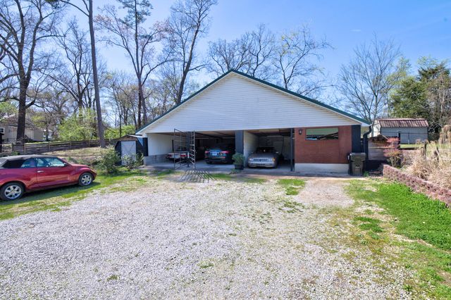809 N Oakwood Street, Rossville, GA 30741