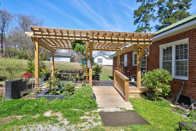 809 N Oakwood Street, Rossville, GA 30741