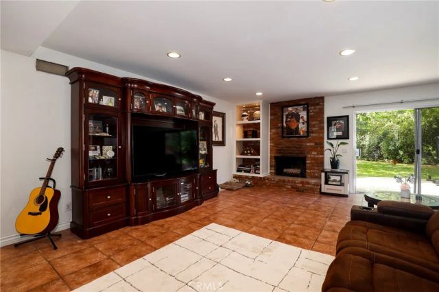 233 Kanan, Oak Park, CA 91377