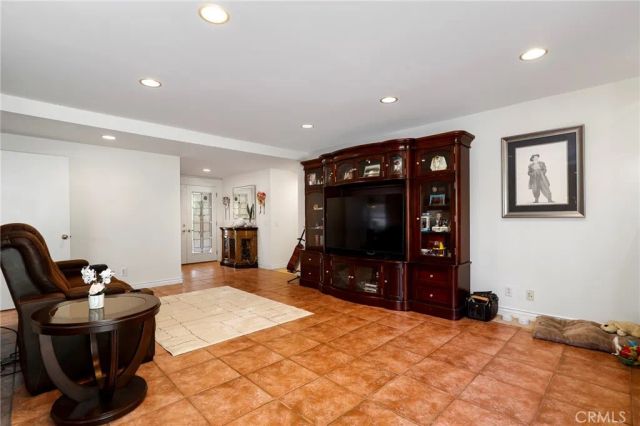 233 Kanan, Oak Park, CA 91377