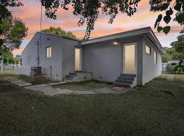 586 NW 48th St 1, Miami, FL 33127