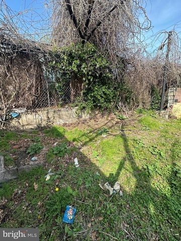 2305 W SERGEANT ST, Philadelphia, PA 19132