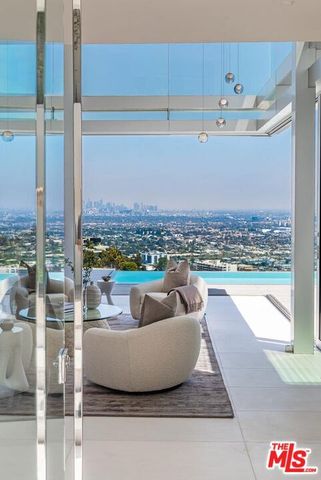 9150 Oriole Way, Los Angeles, CA 90069