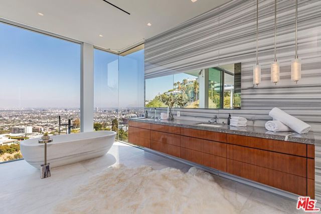 9150 Oriole Way, Los Angeles, CA 90069