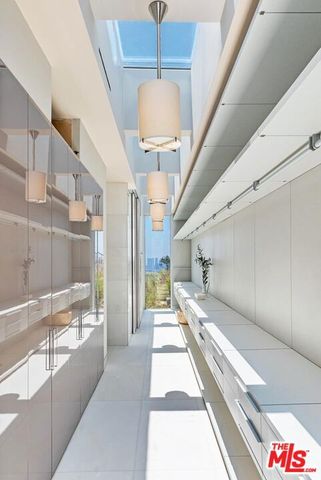 9150 Oriole Way, Los Angeles, CA 90069