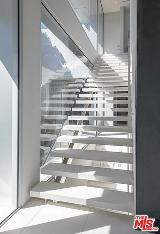 9150 Oriole Way, Los Angeles, CA 90069