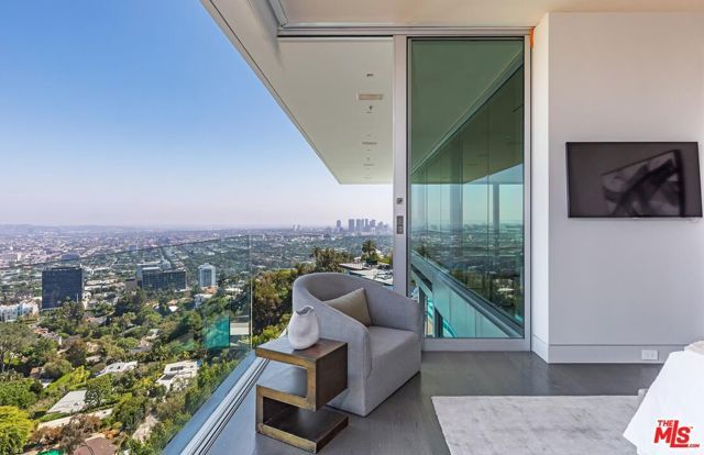 9150 Oriole Way, Los Angeles, CA 90069