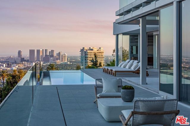 9150 Oriole Way, Los Angeles, CA 90069