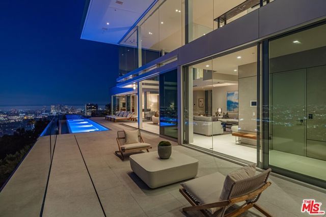 9150 Oriole Way, Los Angeles, CA 90069