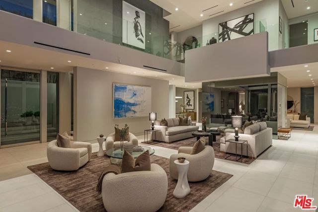 9150 Oriole Way, Los Angeles, CA 90069