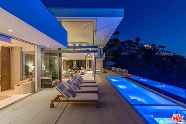 9150 Oriole Way, Los Angeles, CA 90069