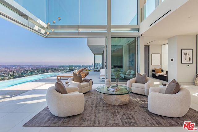 9150 Oriole Way, Los Angeles, CA 90069