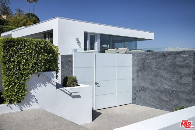 9150 Oriole Way, Los Angeles, CA 90069