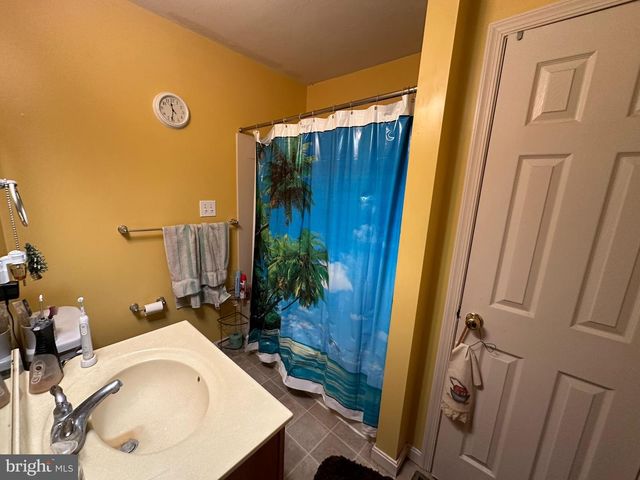 2210 STORMS STORE RD, New Oxford, PA 17350