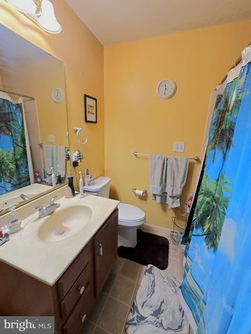 2210 STORMS STORE RD, New Oxford, PA 17350