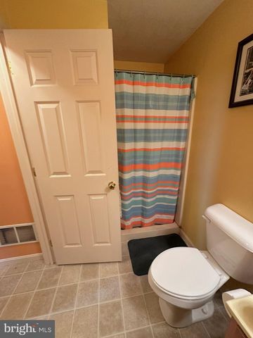 2210 STORMS STORE RD, New Oxford, PA 17350