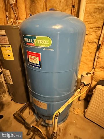 2210 STORMS STORE RD, New Oxford, PA 17350