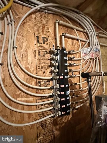 2210 STORMS STORE RD, New Oxford, PA 17350