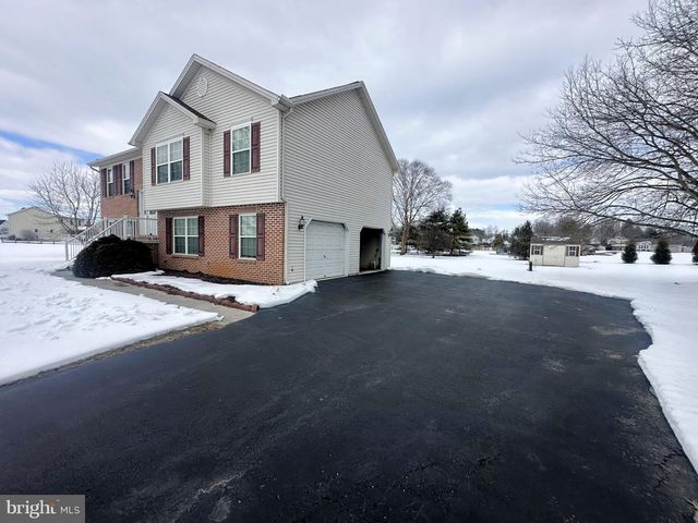 2210 STORMS STORE RD, New Oxford, PA 17350