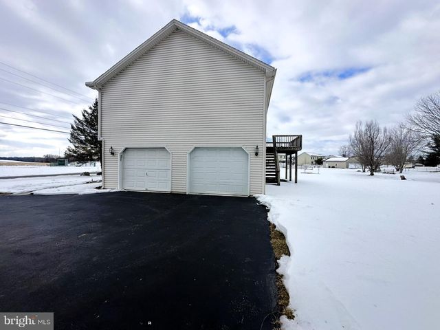 2210 STORMS STORE RD, New Oxford, PA 17350