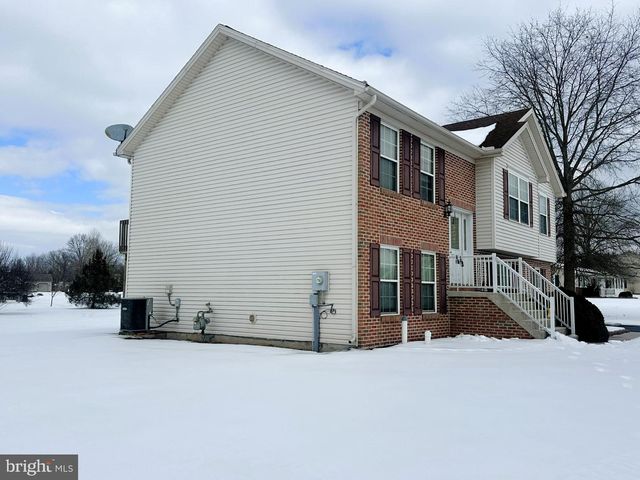 2210 STORMS STORE RD, New Oxford, PA 17350